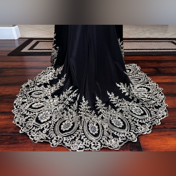 Camille La Vie Black and Gold dress - Picture 4 of 6